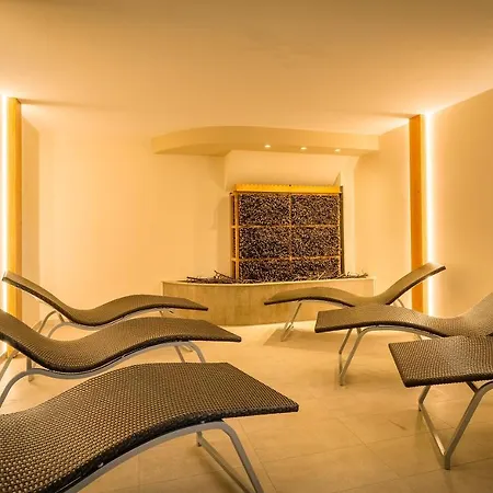 Ringhotel Warnemuender Hof 호텔 4*